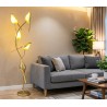 Lampadaire LED au design d'oiseaux dorés perchés sur des branches